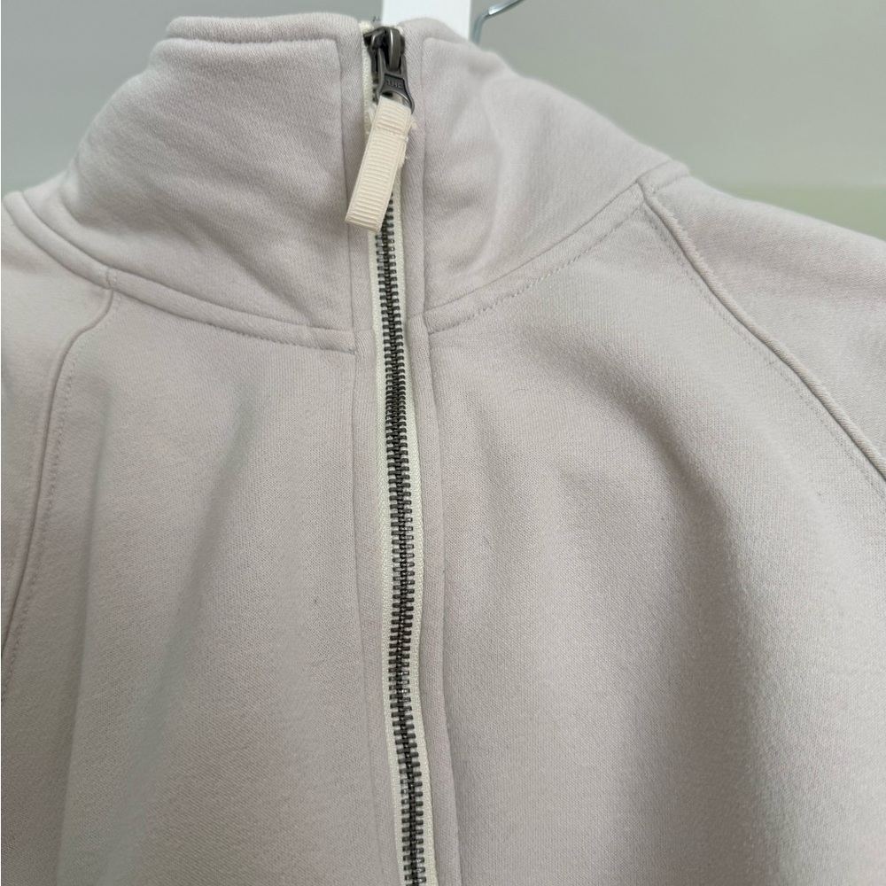 Vuori Women's Cream Half Zip-Up pullover Size Medium